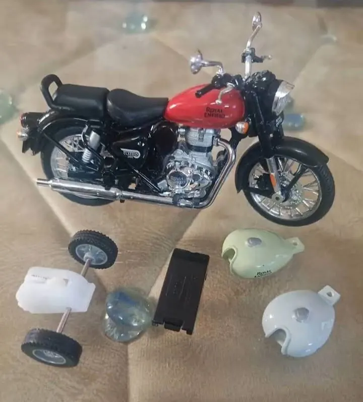 Toy bullet motorcycle with changeable fuel tanks kit